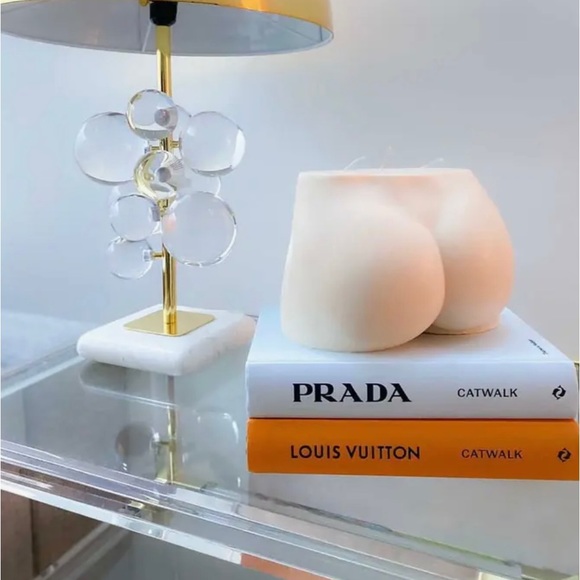 CAIYU CANDLE Le Derrière Candle in White - Picture 11 of 11